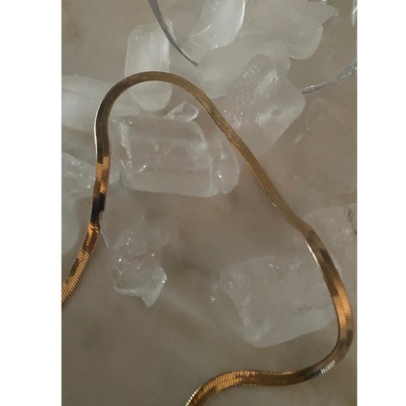 Monroe Necklace Gold Tone Single Chain - Picture 2 of 3